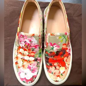 Women’s Gucci floral slip-on